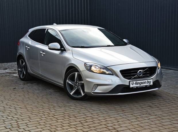 Volvo V40 II