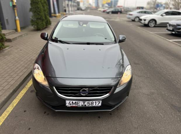 Volvo V40 II