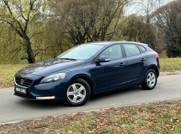 Volvo V40 II