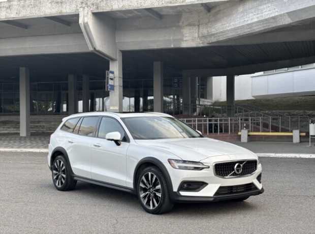 Volvo V60 Cross Country II, 2021, пробег 65000 км