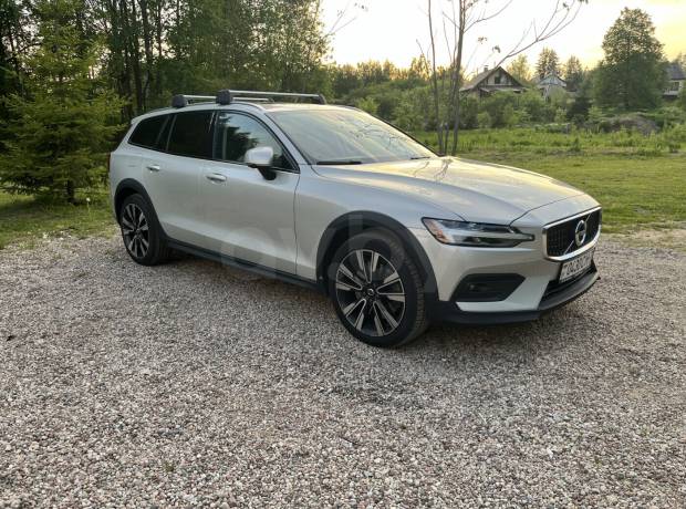 Volvo V60 Cross Country II