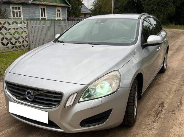 Volvo V60 I