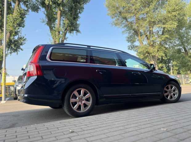 Volvo V70 III