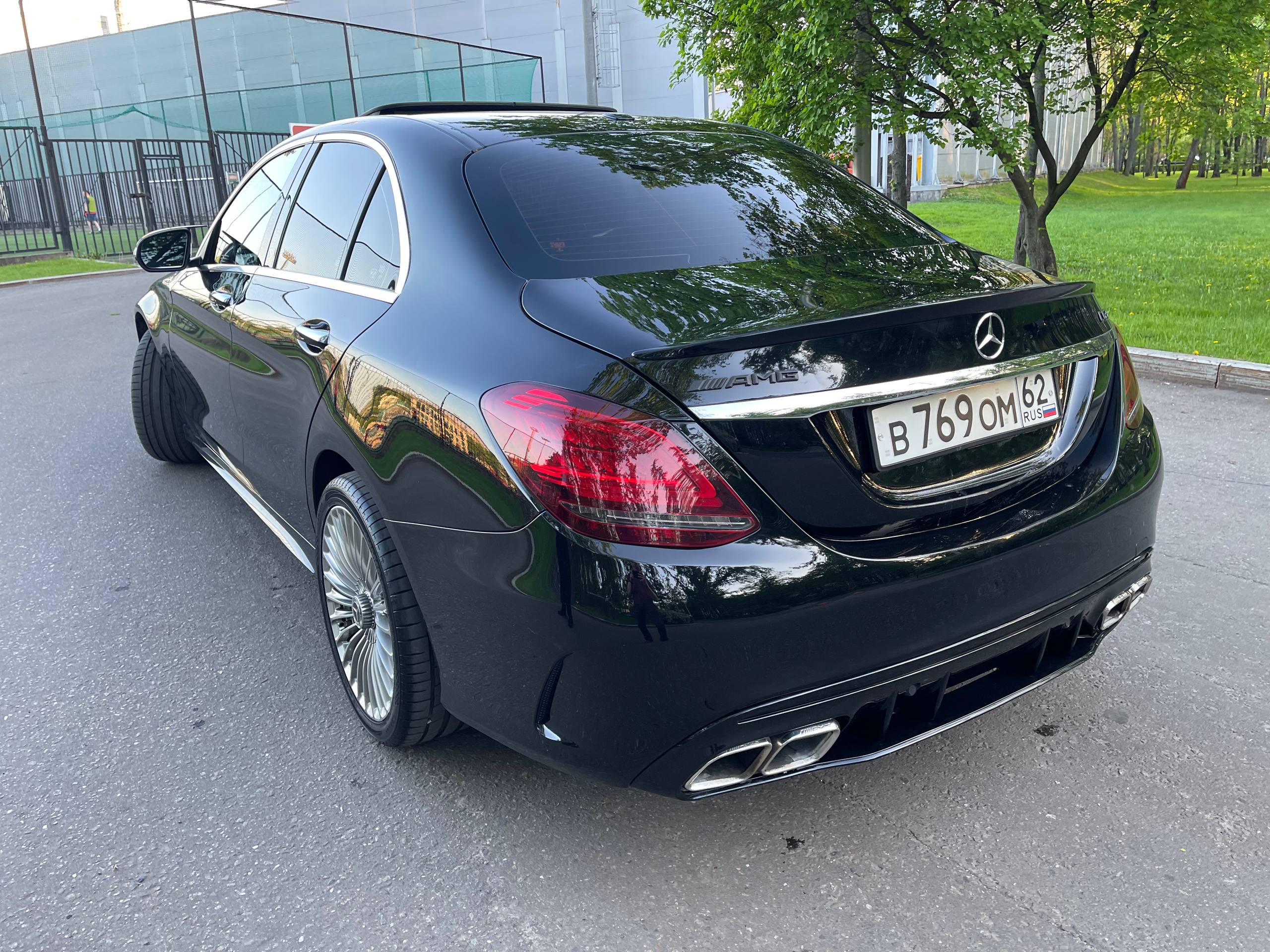 Mercedes-Benz C-класс, вид сзади слева