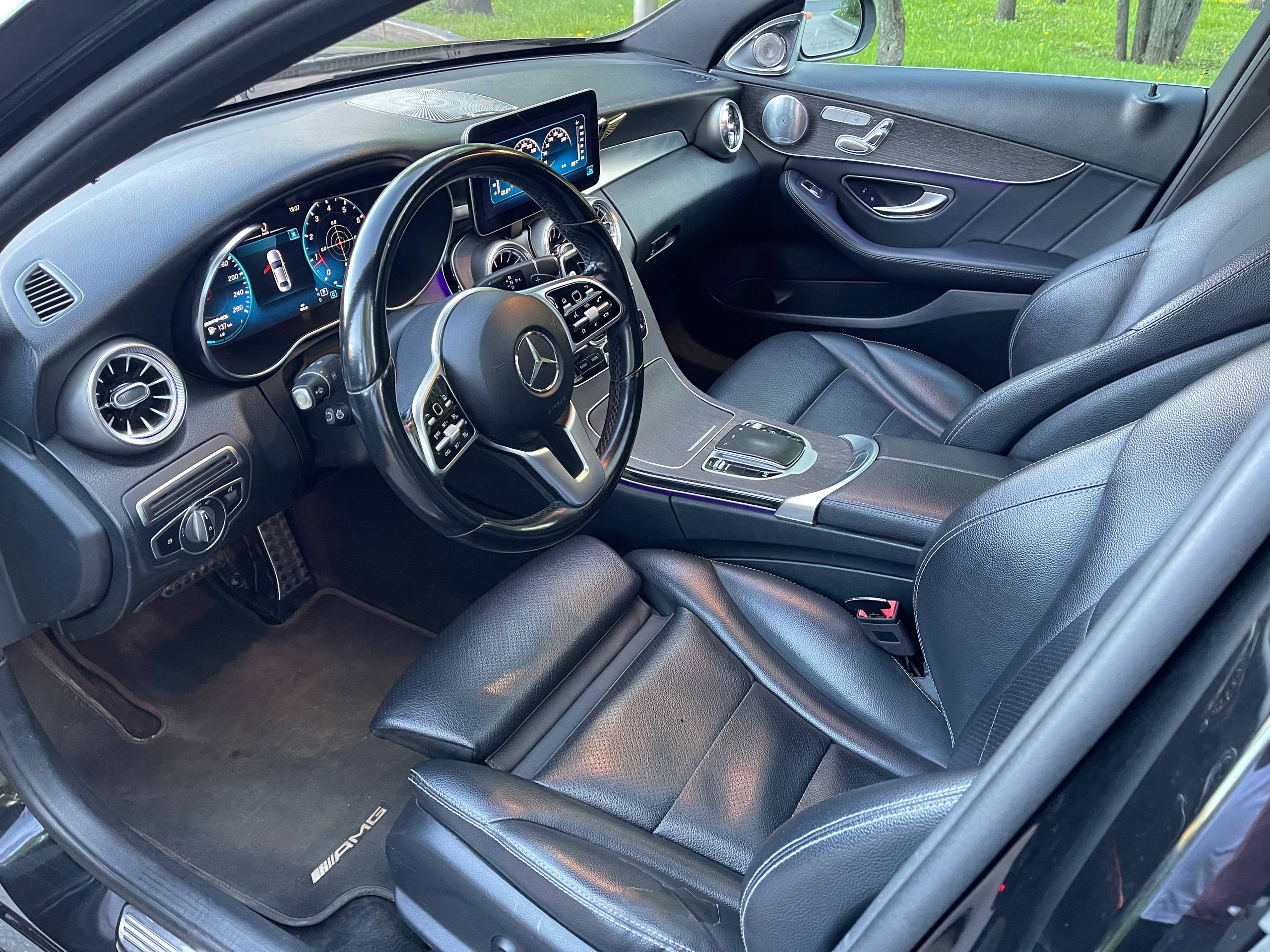 Mercedes-Benz C-класс, передние сиденья и салон