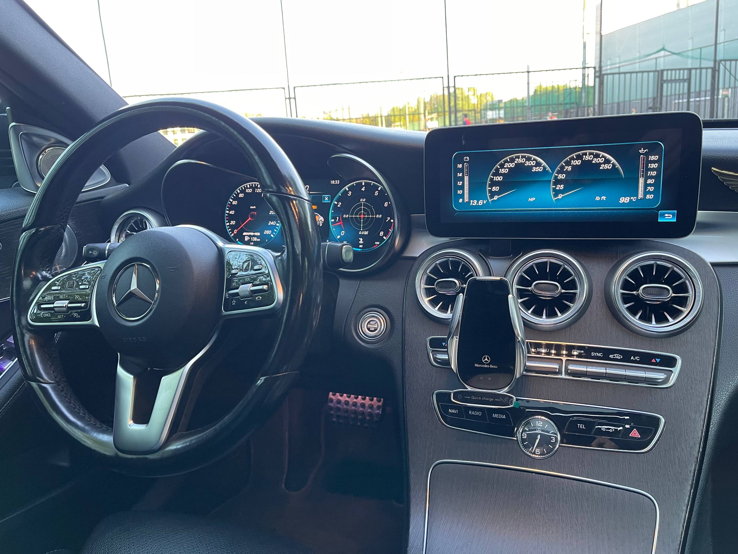 Mercedes-Benz C-класс, приборная панель и центральная консоль
