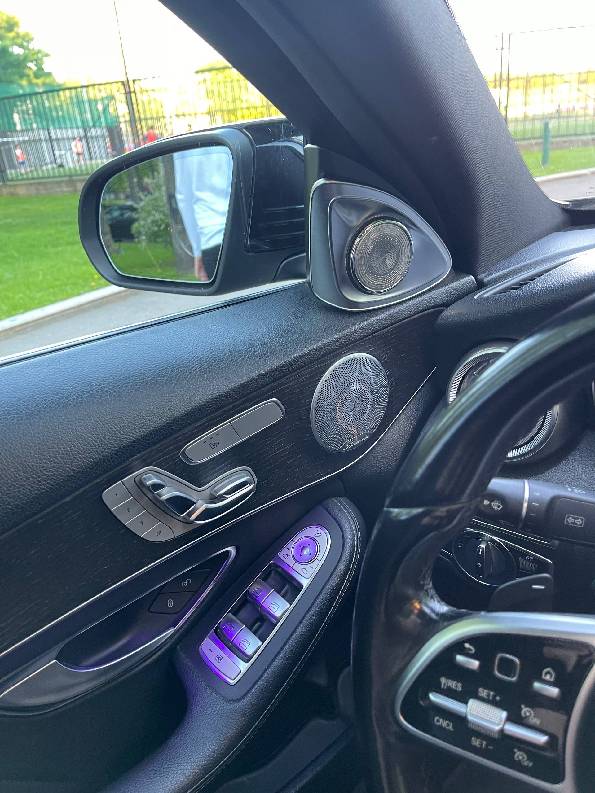Mercedes-Benz C-класс, водительская дверь и акустика