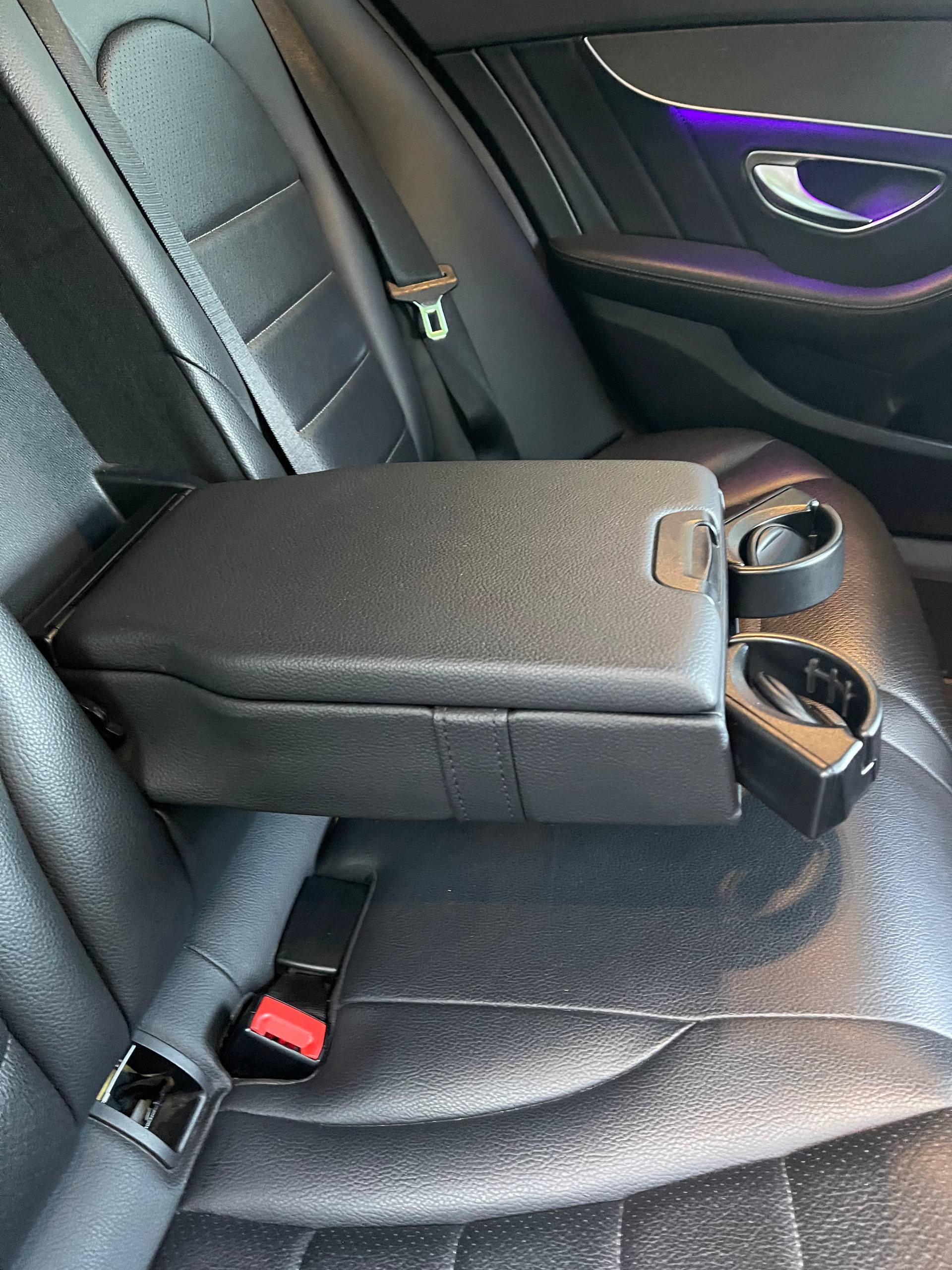 Mercedes-Benz C-класс, задний подлокотник